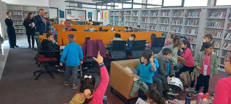 İvrindi'de Kütüphane Haftası: Minik Öğrenciler Halk Kütüphanesini Ziyaret Etti - Görsel 5