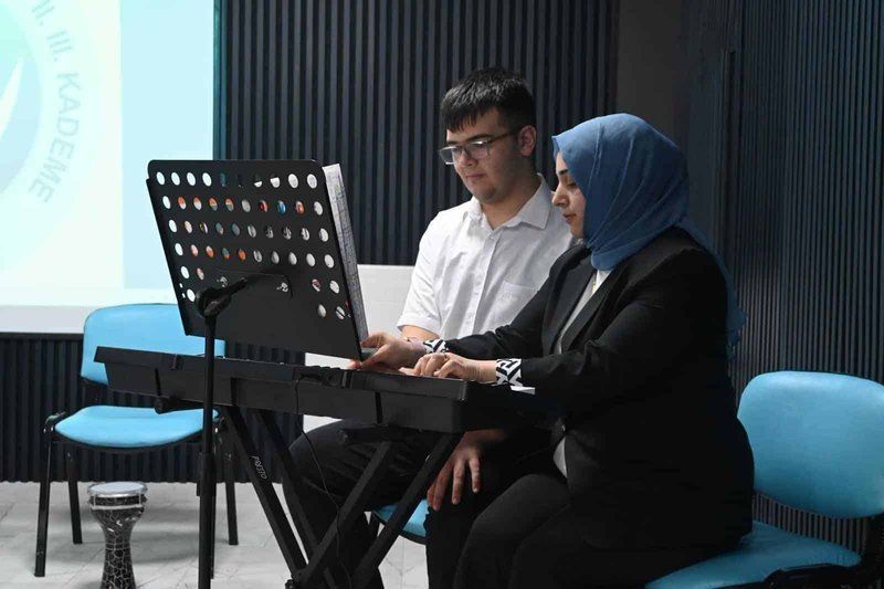 Karaman'da Otizm Farkındalığı Etkinliği: Empati ve Sevgi Vurgusu - Görsel 5