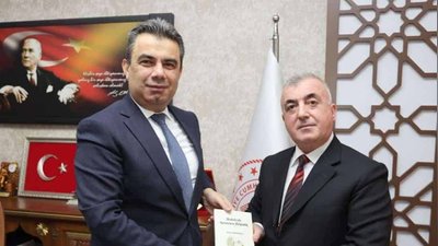 Kastamonu İl Milli Eğitim Müdürü Hasan Gümüş'e Kitap Takdimi