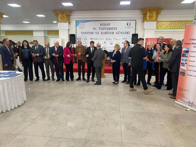 Keşan'da Üniversite Tanıtım ve Kariyer Günü: 40 Üniversite, 3000 Öğrenci Buluştu - Görsel 3