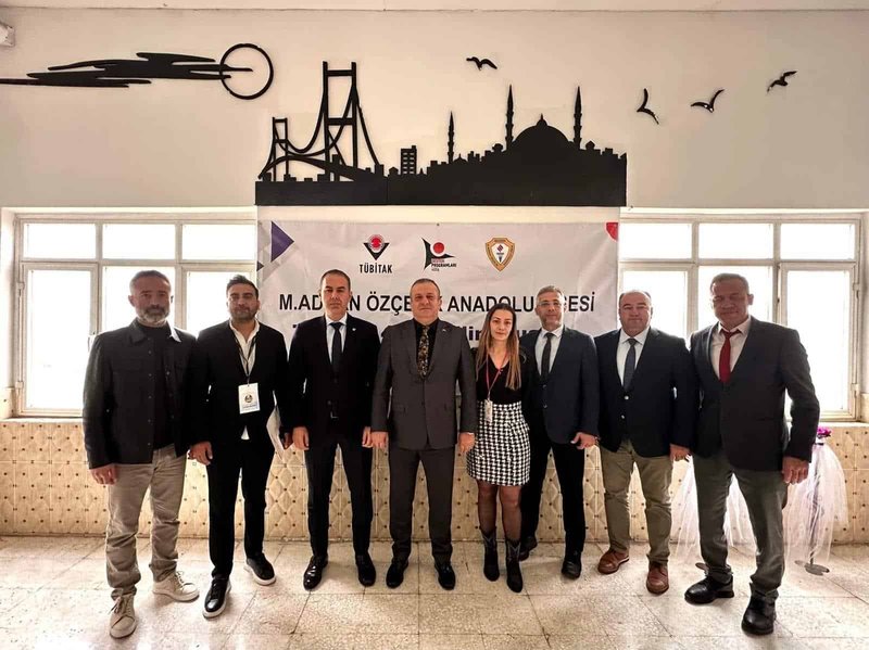 Mersin'de Genç Mucitler Geleceği Tasarlıyor: 12. TÜBİTAK Bilim Fuarı Açıldı - Görsel 3