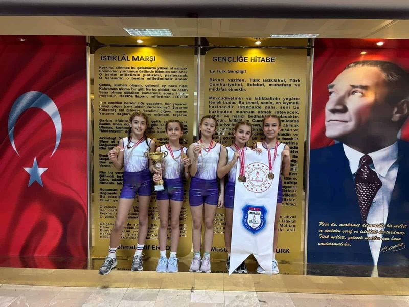 Mithatpaşa Ortaokulu Küçük Kız Cimnastik Takımı İl Şampiyonu Oldu - Görsel 2