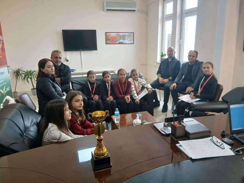 Mithatpaşa Ortaokulu Küçük Kız Cimnastik Takımı İl Şampiyonu Oldu - Görsel 5