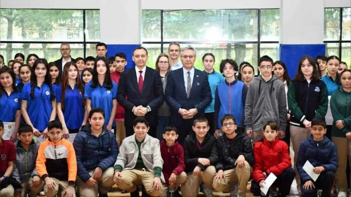 Salihli'de Ortaokul Öğrencileri 'Şehrim Benim Evim' Bilgi Yarışmasında Yarıştı