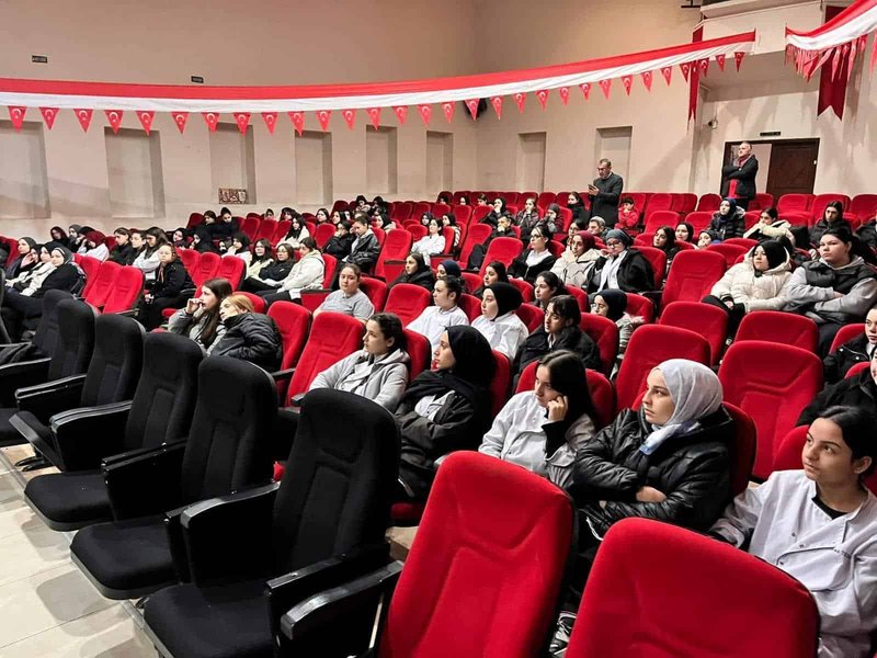 Samsun'da Kariyer Günü Etkinliği: Öğrencilere Meslek Yol Haritası Çizildi - Görsel 4