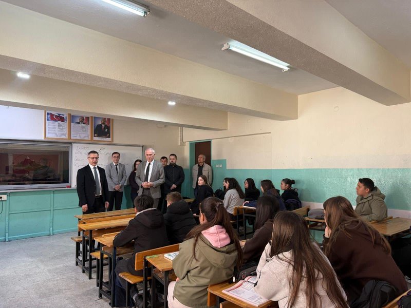 Soma Kaymakamlığı'ndan Gama Ortaokulu'na Ziyaret: Yeni Hizmet Binası İhalesi Yapılacak - Görsel 3