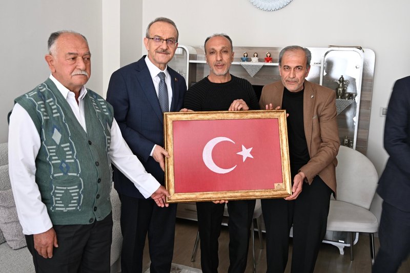 Vali Yavuz Akçadağ'da Deprem Sonrası İmar Çalışmalarını İnceledi, Muhtarlarla Buluştu - Görsel 2