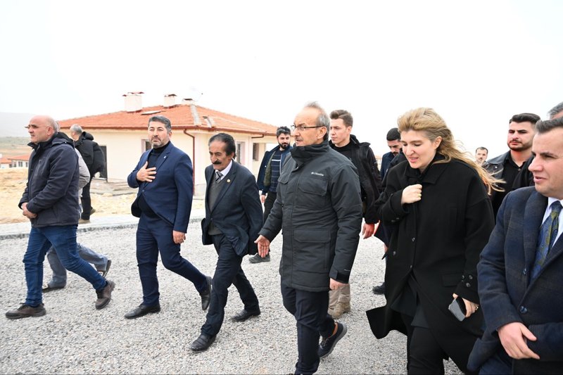 Vali Yavuz Akçadağ'da Deprem Sonrası İmar Çalışmalarını İnceledi, Muhtarlarla Buluştu - Görsel 4