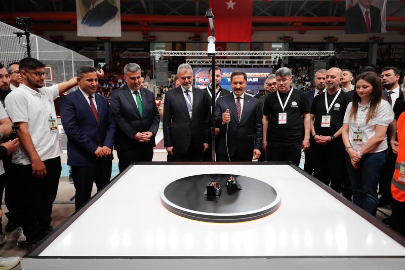 Hatay Robot Yarışması'nda Gençler Buluştu: Teknoloji ve Üretim Vurgusu - Görsel 2