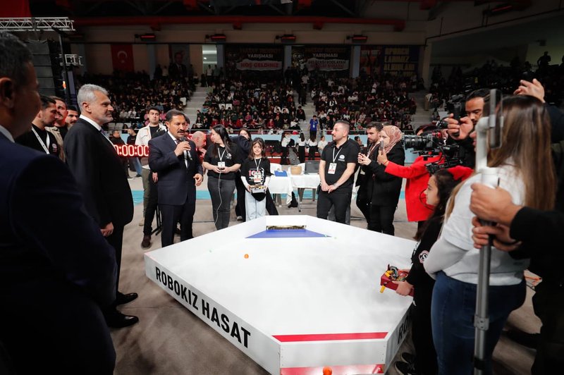 Hatay Robot Yarışması'nda Gençler Buluştu: Teknoloji ve Üretim Vurgusu - Görsel 5