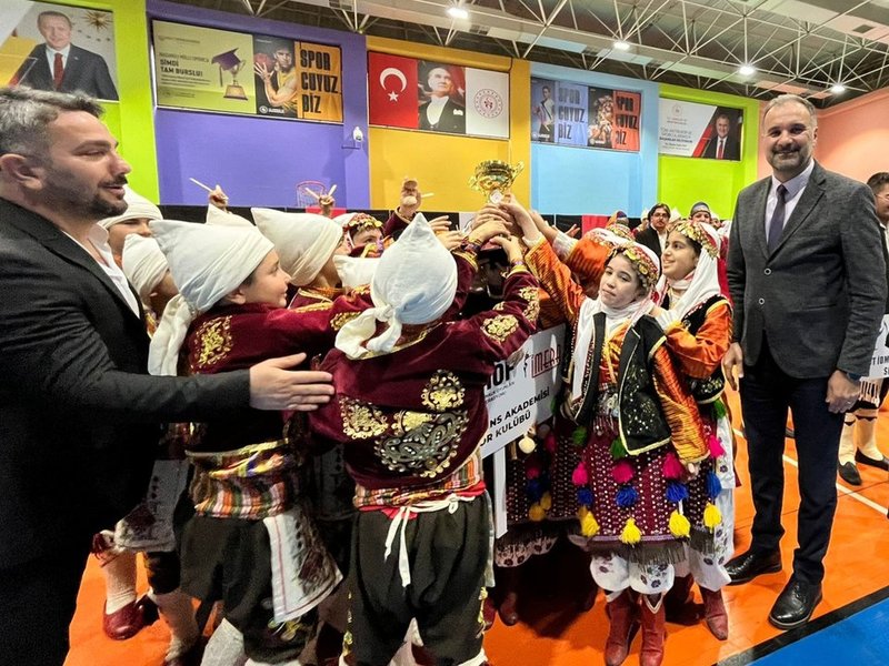 Mersin'de Halk Oyunları İl Birincilikleri Tamamlandı: Dereceye Girenler Belli Oldu - Görsel 2