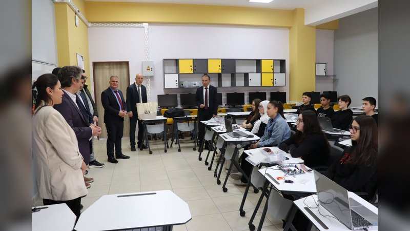 Orhan Dengiz Anadolu Lisesi'nde Robotik ve Hız Ölçüm Etkinliği
