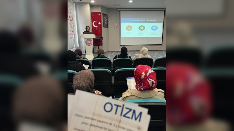 Tokat Aile ve Sosyal Hizmetler İl Müdürlüğü'nden Otizm Farkındalık Eğitimi