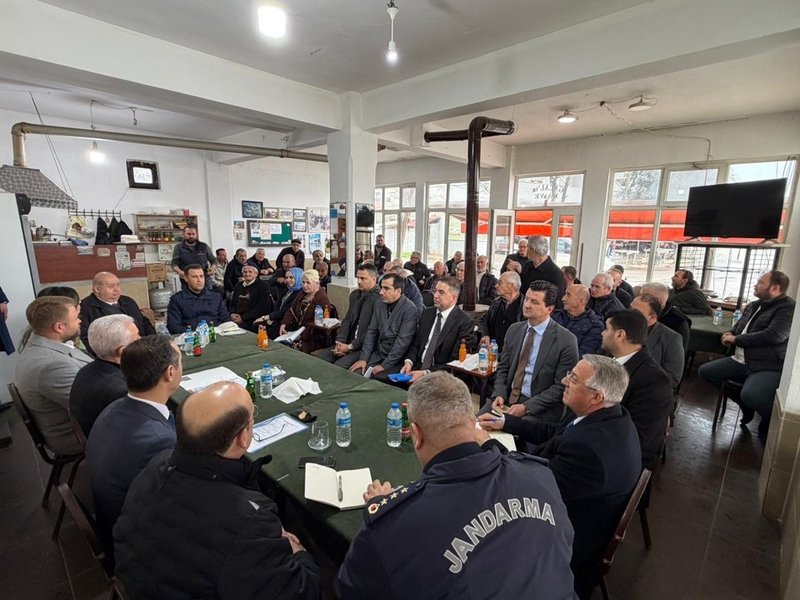 Vali Uğur Turan, Kırklareli'nin Emirali Köyü'nde Üreticiler ve Vatandaşlarla Buluştu - Görsel 2