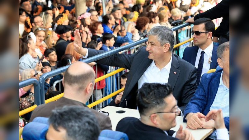 Adana'da 14. Uluslararası Portakal Çiçeği Festivali Korteji Coşkuyla Geçti