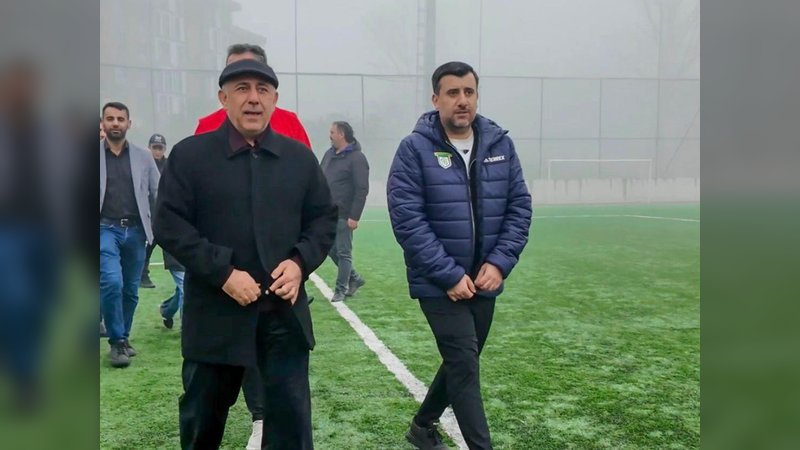 Arnavutköy Kaymakamı Mahmut Hersanlıoğlu, 1924 Yeniköy Spor'un Başarısını Kutladı