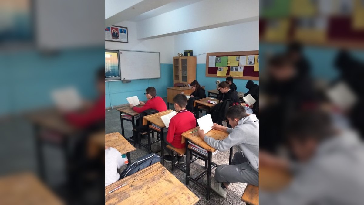 Çorum'da Kütüphaneler Haftası Coşkusu: Türkler İlkokulu'nda Kitap Sevgisi Yeşeriyor