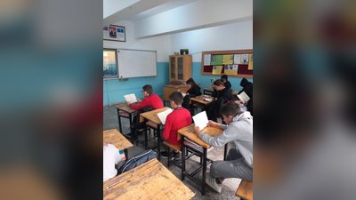 Çorum'da Kütüphaneler Haftası Coşkusu: Türkler İlkokulu'nda Kitap Sevgisi Yeşeriyor