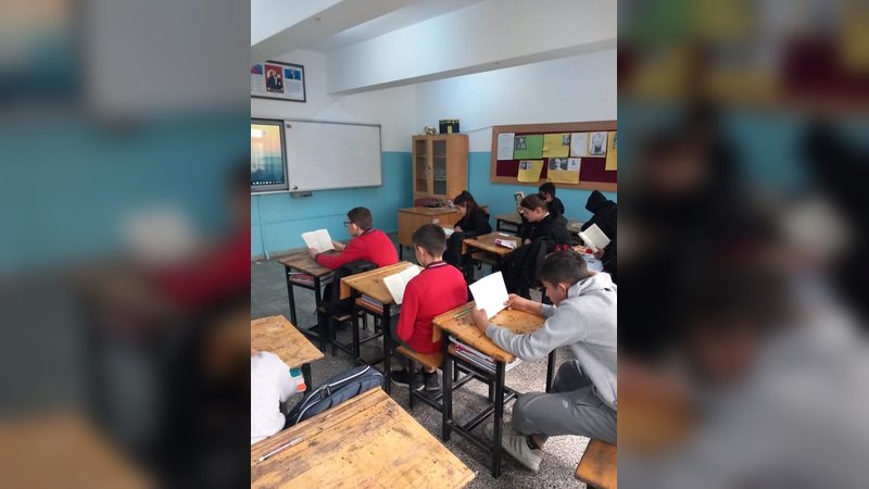 Çorum'da Kütüphaneler Haftası Coşkusu: Türkler İlkokulu'nda Kitap Sevgisi Yeşeriyor