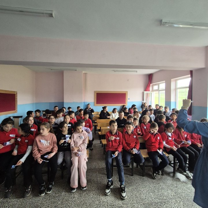 Çorum'da Kütüphaneler Haftası Coşkusu: Türkler İlkokulu'nda Kitap Sevgisi Yeşeriyor - Görsel 2