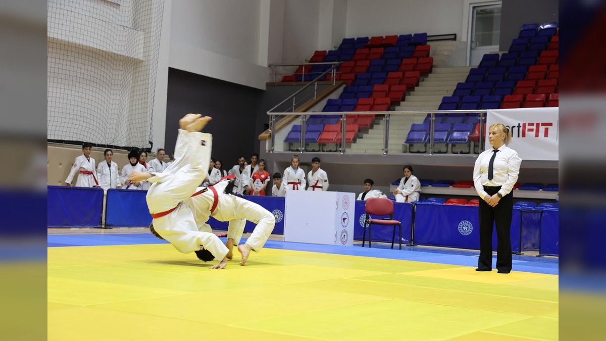 Karabük'te Ju Jitsu Çocuklar Şampiyonası Coşkusu: 260 Sporcu Sahne Aldı