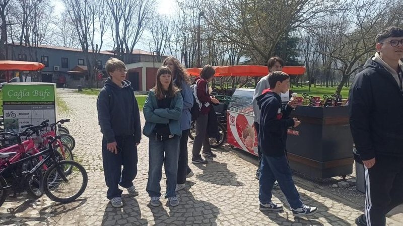 Osmangazi'den Eko-Kaşifler Projesi: Gençler Botanik Park'ta Yeşil Kamera Mesaisi - Görsel 3