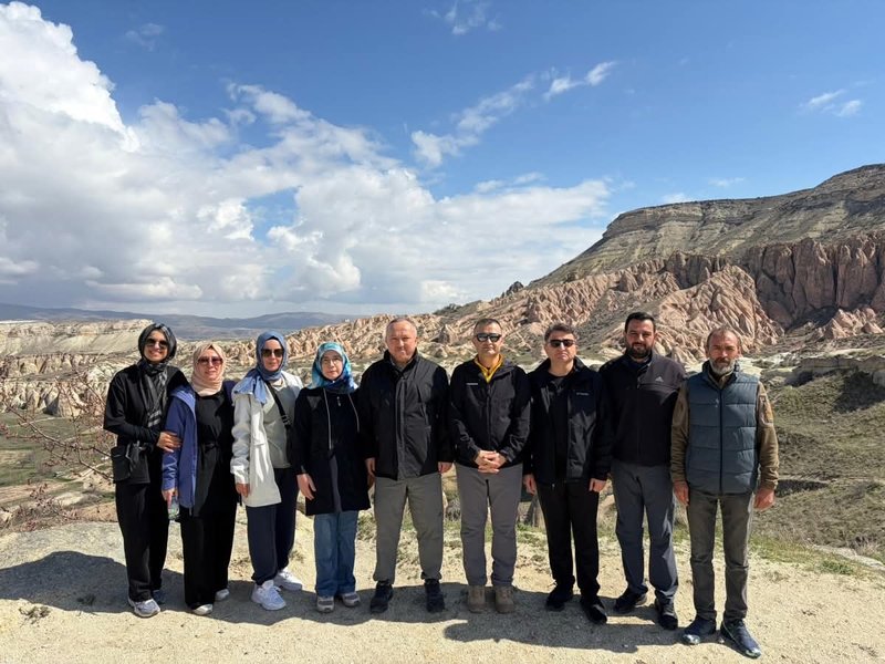 Vali Ali Fidan ve Heyeti Kapadokya'da Doğa Yürüyüşü ve Çavuşin Köyü Ziyareti Gerçekleştirdi - Görsel 3