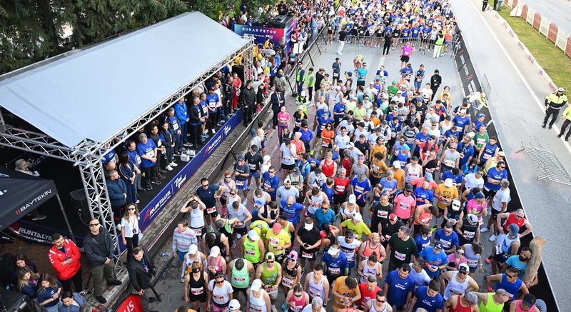 21. Uluslararası Runtalya Maratonu Antalya'da Başladı: 82 Ülkeden 10 Bin Sporcu Katıldı - Görsel 5