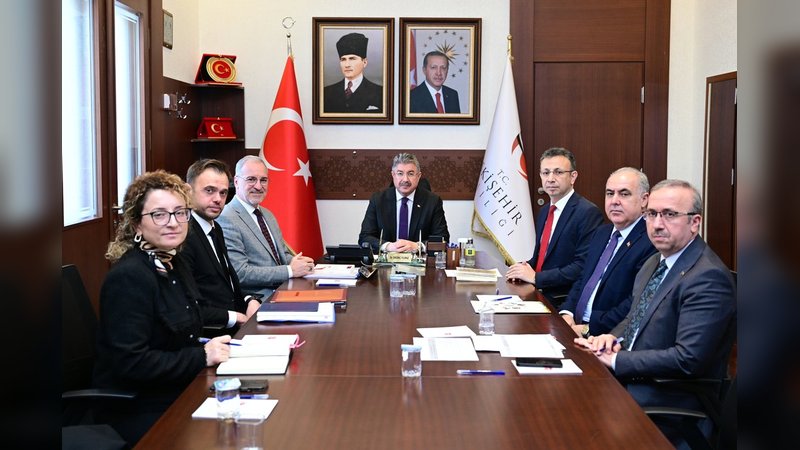 Eskişehir'de Eğitim Yatırımları Değerlendirildi: Vali Yılmaz Başkanlığında Toplantı