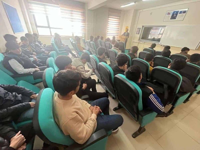 Hilvan'da 'En Değerli Sermaye: Gençlik' Konulu Seminerler Gerçekleştirildi - Görsel 3