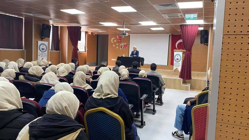 Hilvan'da 'En Değerli Sermaye: Gençlik' Konulu Seminerler Gerçekleştirildi - Görsel 4