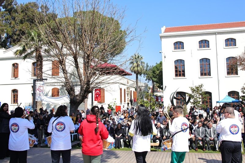 İzmir'de Otizm Şenliği Coşkuyla Kutlandı - Görsel 2