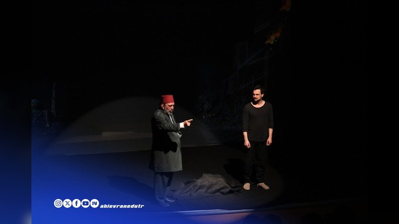 KAEÜ'de 'Firavunla Yüz Yüze' Tiyatro Oyunu Sahnelendi