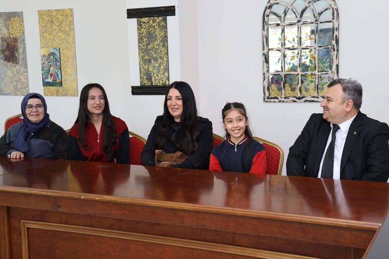 Karabük İl Milli Eğitim Müdürü Nevzat Akbaş, Başarılı Öğrenci ve Öğretmenleri Ağırladı - Görsel 5