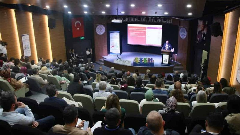 Kayseri'de STEM Eğitimi Çalıştayı Başladı: Öğretmenlerin Mesleki Gelişimi Hedefleniyor