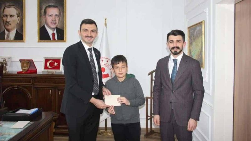 Köse'de TÜBİTAK Bölge Birincisi Öğrencilere Kaymakam'dan Ödül - Görsel 4