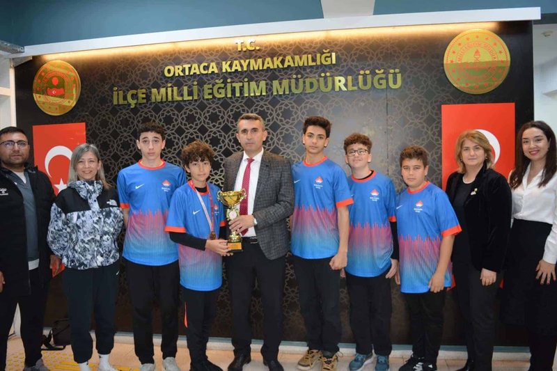 Ortaca Bahçeşehir Koleji Öğrencileri Okul Sporlarında Derece Elde Etti, İlçe Milli Eğitim Müdürü'nü Ziyaret Etti - Görsel 4