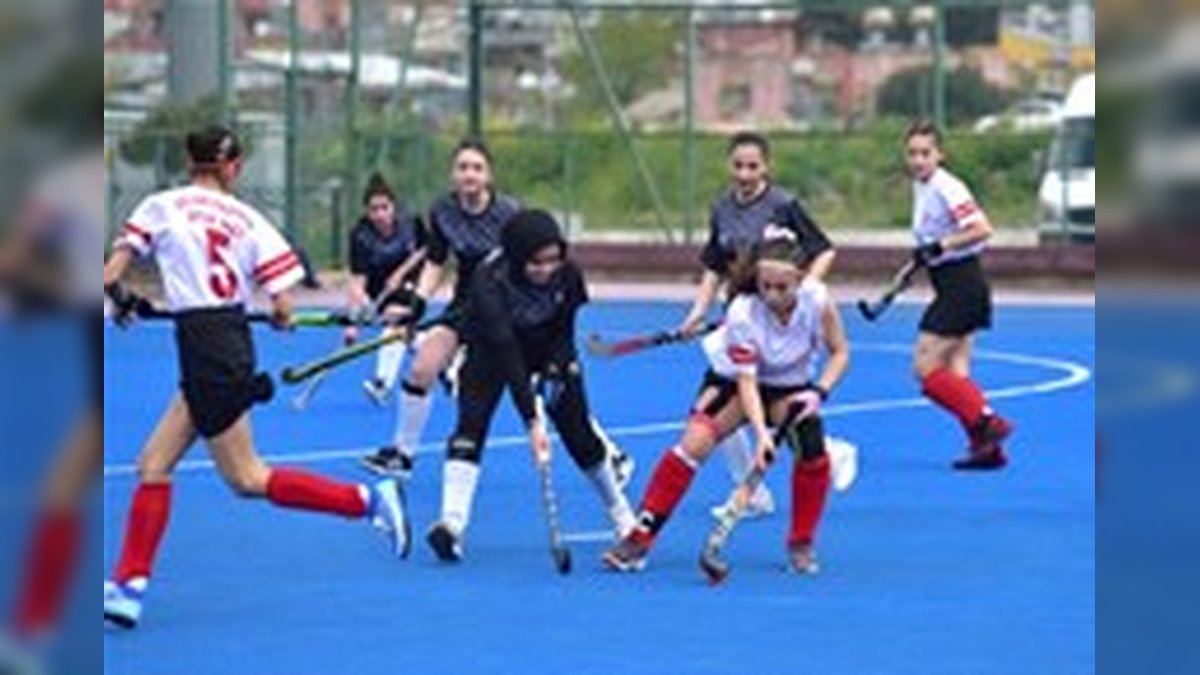 Osmaniye'de Okul Sporları Hokey Grup Birinciliği Başladı: 450 Sporcu Sahada