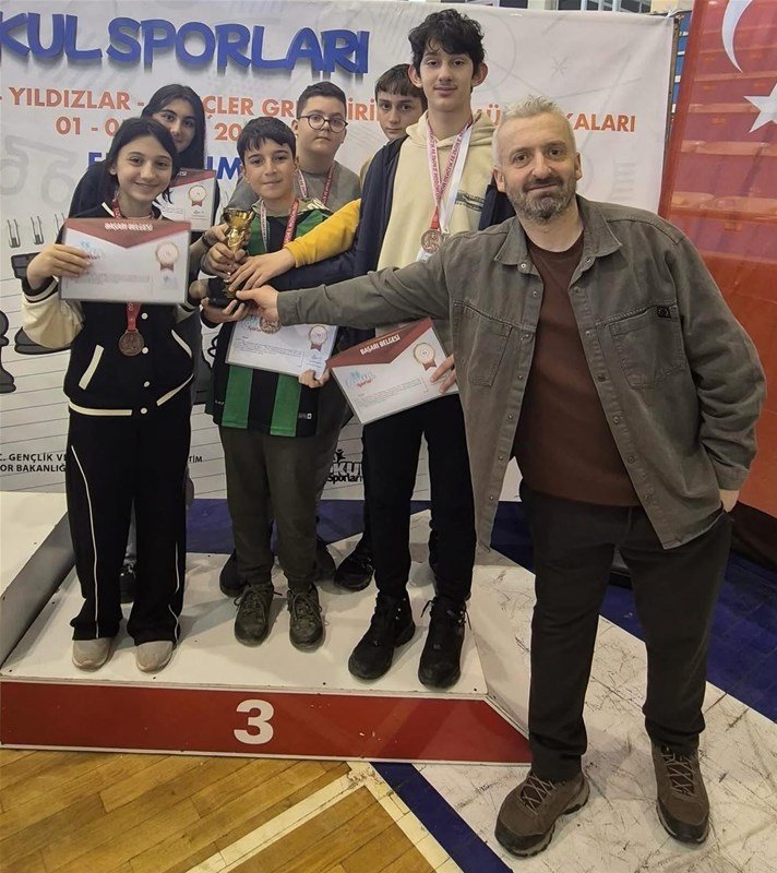 Rize'den Satrançta Türkiye Finallerine Tam Kadro: 6 Okul Takımı Denizli'ye Gidiyor - Görsel 3