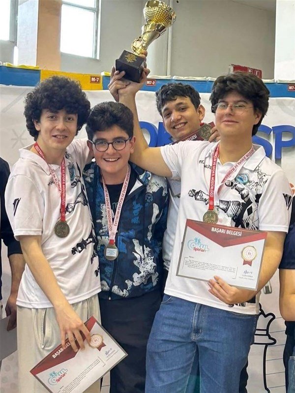 Rize'den Satrançta Türkiye Finallerine Tam Kadro: 6 Okul Takımı Denizli'ye Gidiyor - Görsel 4