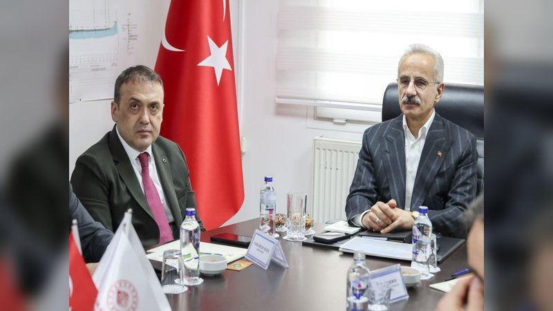 Ulaştırma Bakanı Uraloğlu, T26 Tüneli Projesi'ni Bilecik'te İnceledi