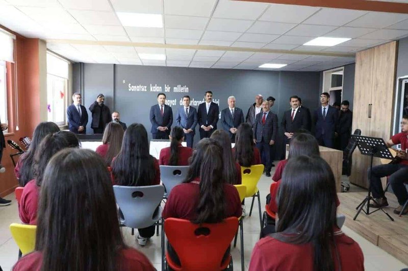 Vali Ayğöl, Pertek Mustafa Kemal Çok Programlı Anadolu Lisesi Müzik Sınıfı Açılışını Gerçekleştirdi - Görsel 4