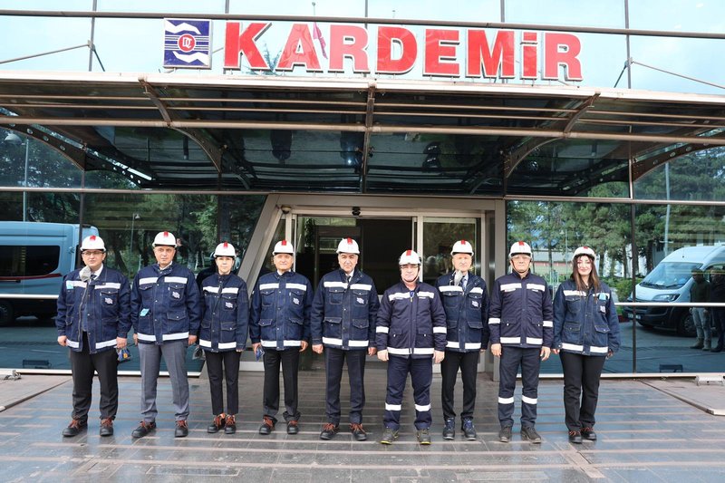 Vali Çağatay'dan KARDEMİR'e Ziyaret: Üretim ve İstihdam Katkıları Değerlendirildi - Görsel 2