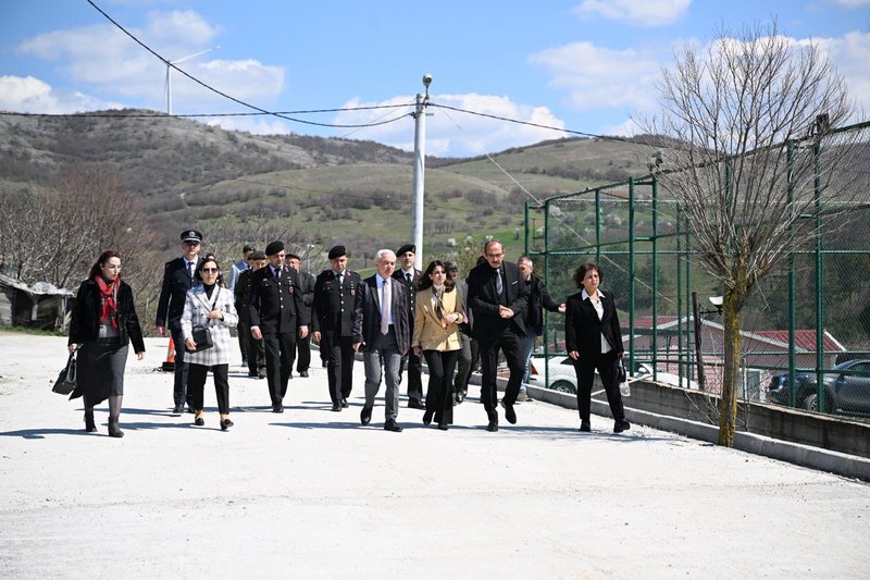 Vali Uğur Turan, Kofçaz'da TOKİ Konut Projesini İnceledi - Görsel 2