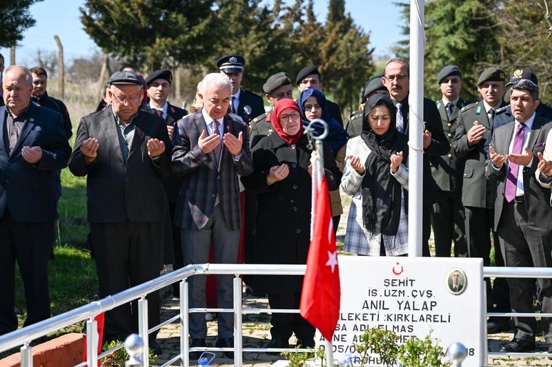 Vali Uğur Turan ve Eşi, Şehit Anıl Yalap'ı Kofçaz'da Andı - Görsel 4