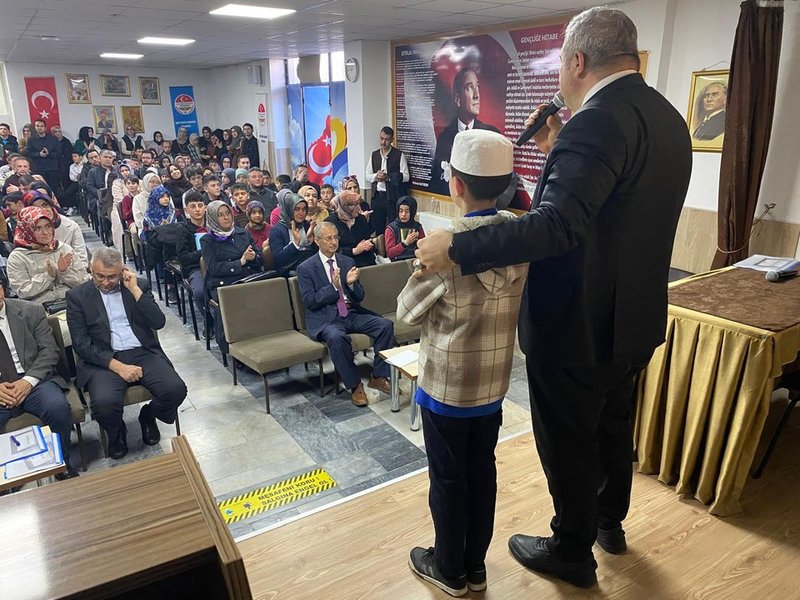 Afyonkarahisar'da Ortaokullar Arası Kuran-ı Kerim'i Güzel Okuma Yarışması Düzenlendi - Görsel 4