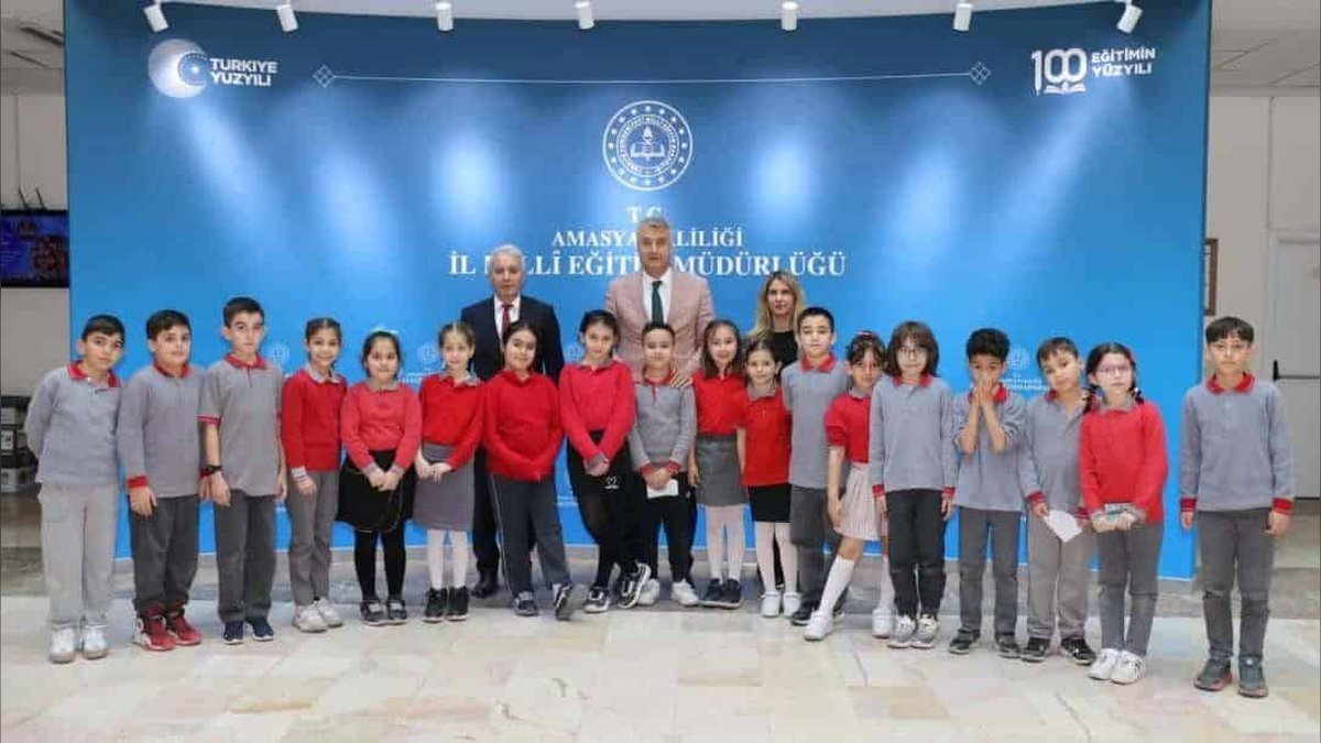 Amasya İl Milli Eğitim Müdürü'nden Zübeyde Hanım Üçler İlkokulu Öğrencilerine Ziyaret