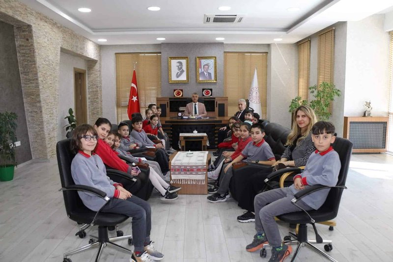 Amasya İl Milli Eğitim Müdürü'nden Zübeyde Hanım Üçler İlkokulu Öğrencilerine Ziyaret - Görsel 3