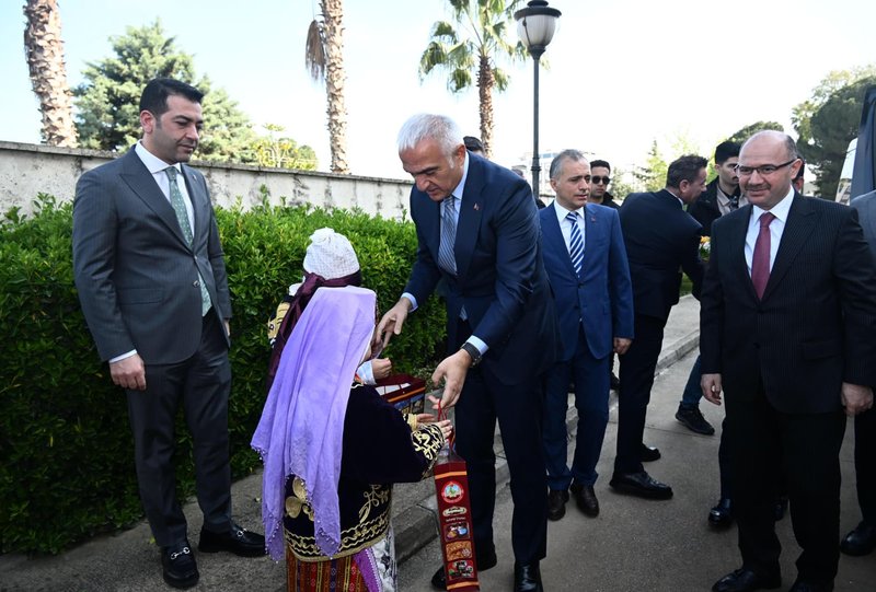 Bakan Ersoy Osmaniye'de: Kültürel Miras ve Turizm Potansiyeli Değerlendirildi - Görsel 2