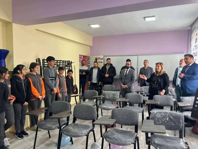 Gürpınar'da Bozyiğit Ortaokuluna Müzik Sınıfı Kazandırıldı - Görsel 2